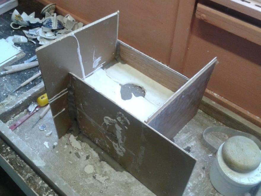 I Break-up And Re-build Pottery From Charity Shops I Break-up And Re-build Pottery From Charity Shops