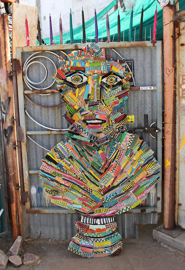 This Artist Uses Scrap Books For His Sculptures