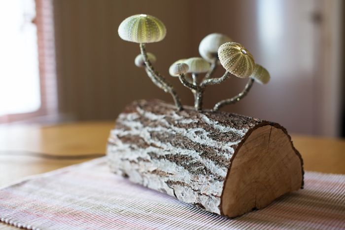 Moody Animated Spirit Of The Forest Lamp (leds And Urchin Shells)