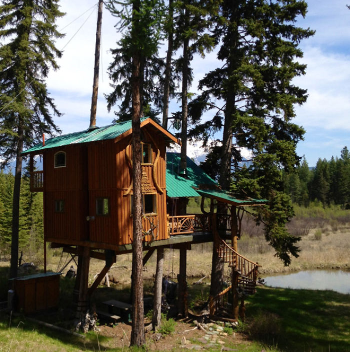 Outathewoods.com - In British Columbia's Kootenay Mountain Range