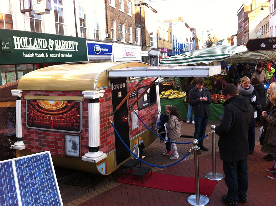 sol-cinema-worlds-smallest-solar-powered-movie-theatre-1 sol-cinema-worlds-smallest-solar-powered-movie-theatre-1