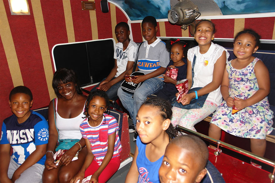 sol-cinema-worlds-smallest-solar-powered-movie-theatre-2 sol-cinema-worlds-smallest-solar-powered-movie-theatre-2