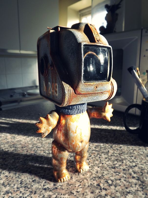 I Make Robots Out Of Rubbish