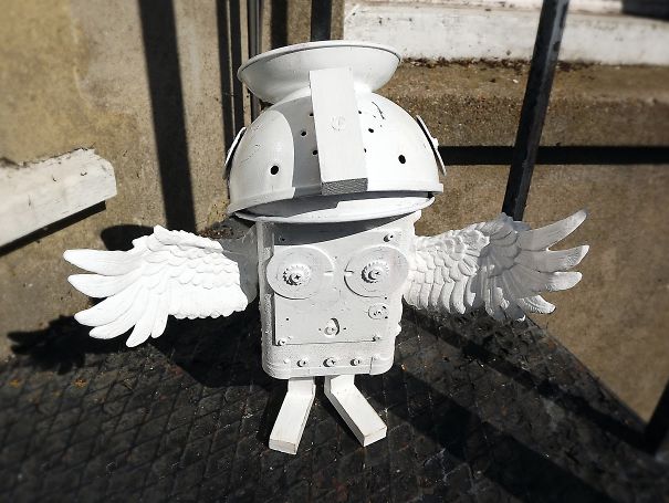 I Make Robots Out Of Rubbish