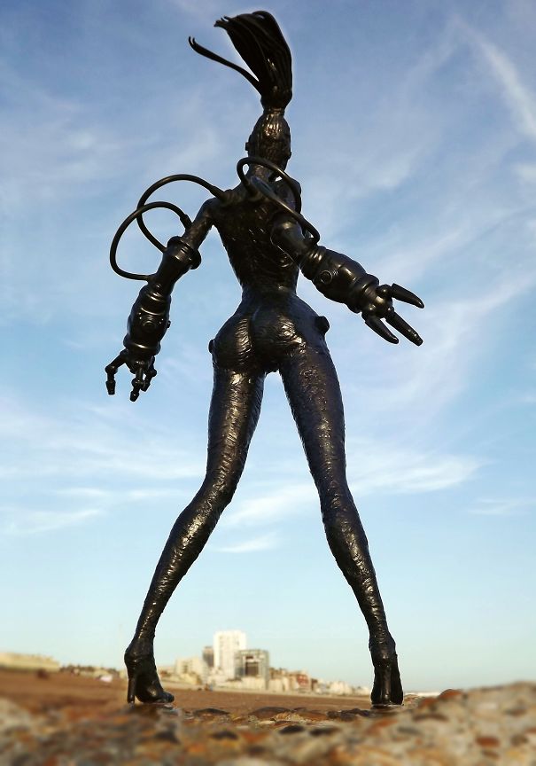 I Make Robots Out Of Rubbish