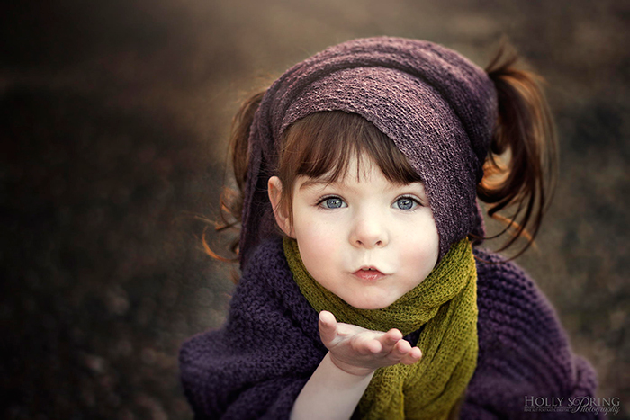 Mother Takes Inspiring Photos Of Her Beautiful One-Handed Daughter