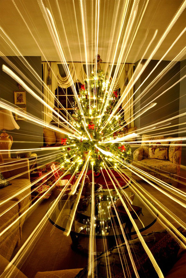 long-exposure-christmas-tree-zoom-out-1