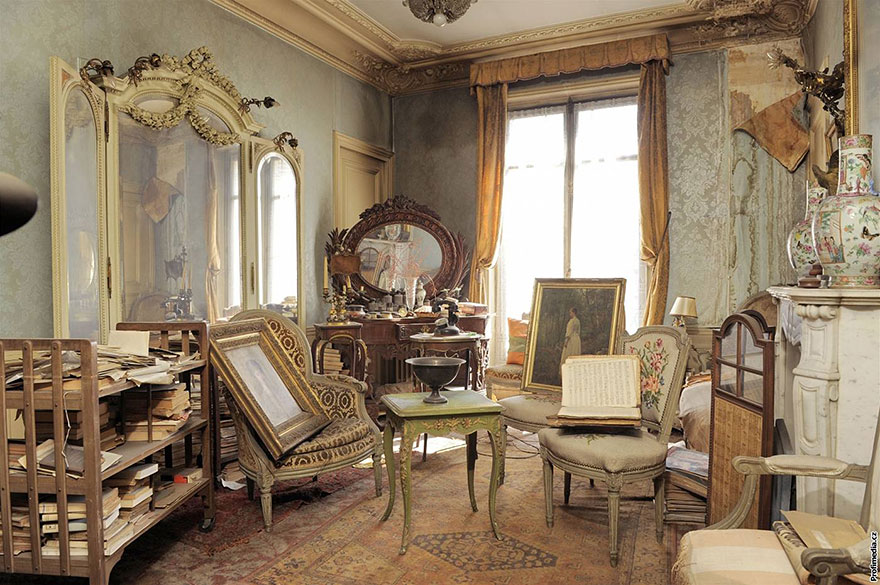 70-years-isolated-apartment-paris-marthe-de-florian-1 70-years-isolated-apartment-paris-marthe-de-florian-1