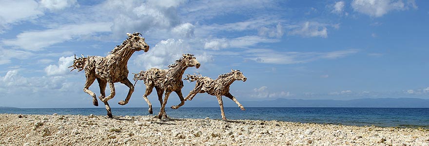 galloping-driftwood-horse-sculptures-jame-doran-webb-10