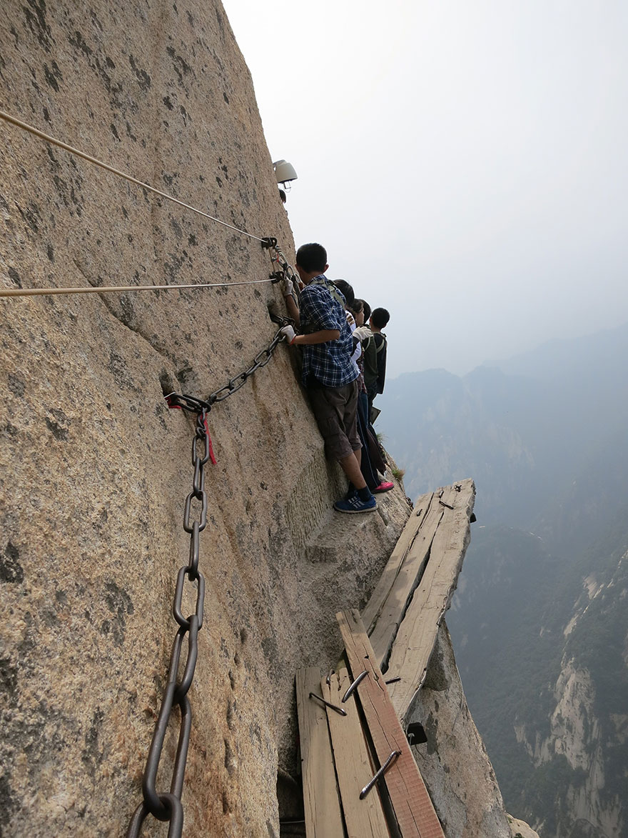 hiking-trail-huashan-mountain-china-1