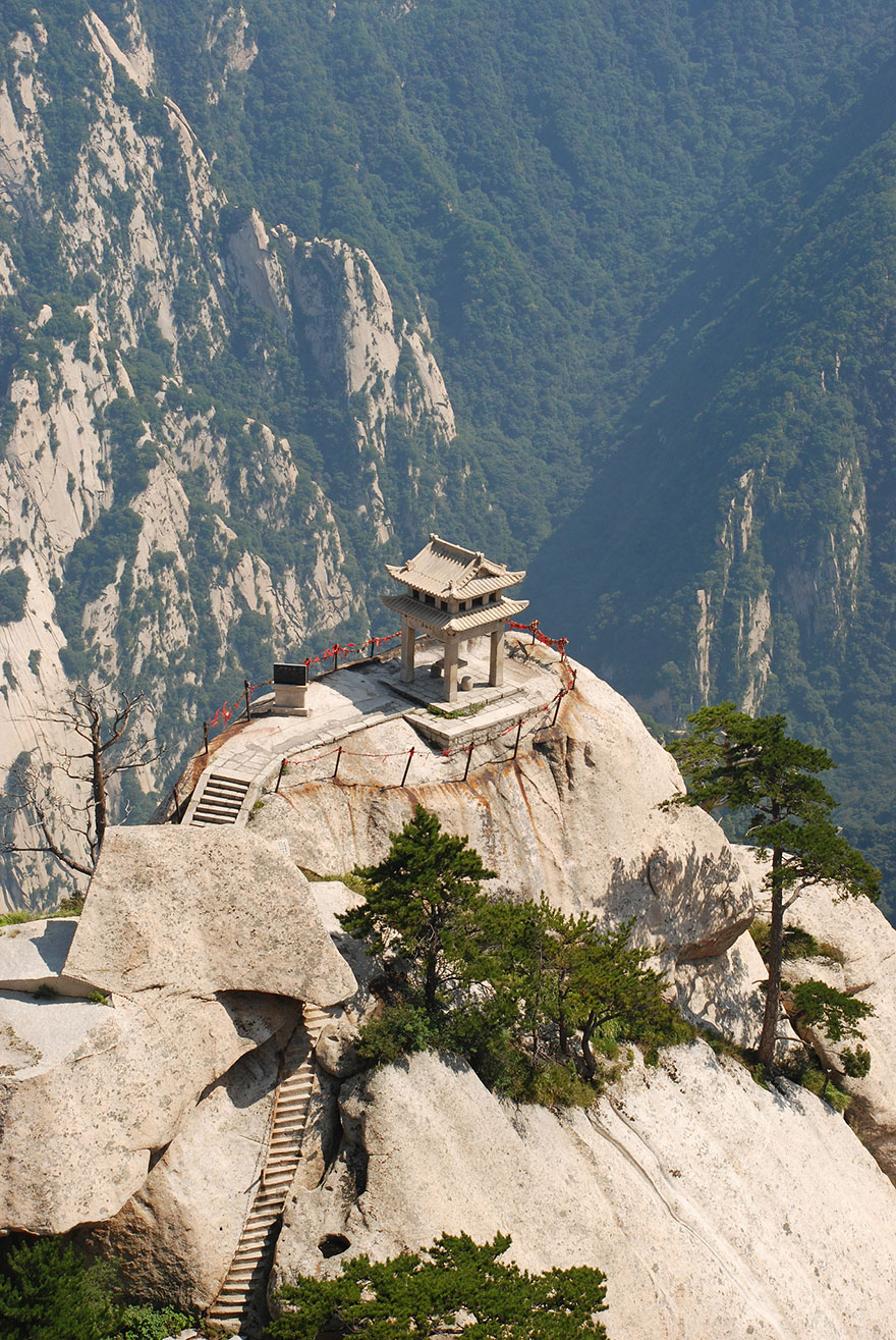 hiking-trail-huashan-mountain-china-14 hiking-trail-huashan-mountain-china-14