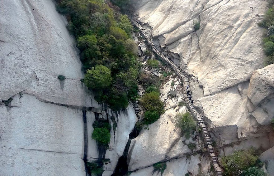 hiking-trail-huashan-mountain-china-18 hiking-trail-huashan-mountain-china-18