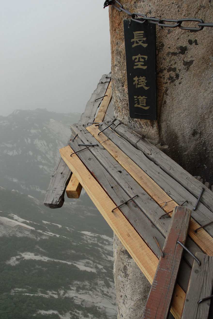 hiking-trail-huashan-mountain-china-3 hiking-trail-huashan-mountain-china-3