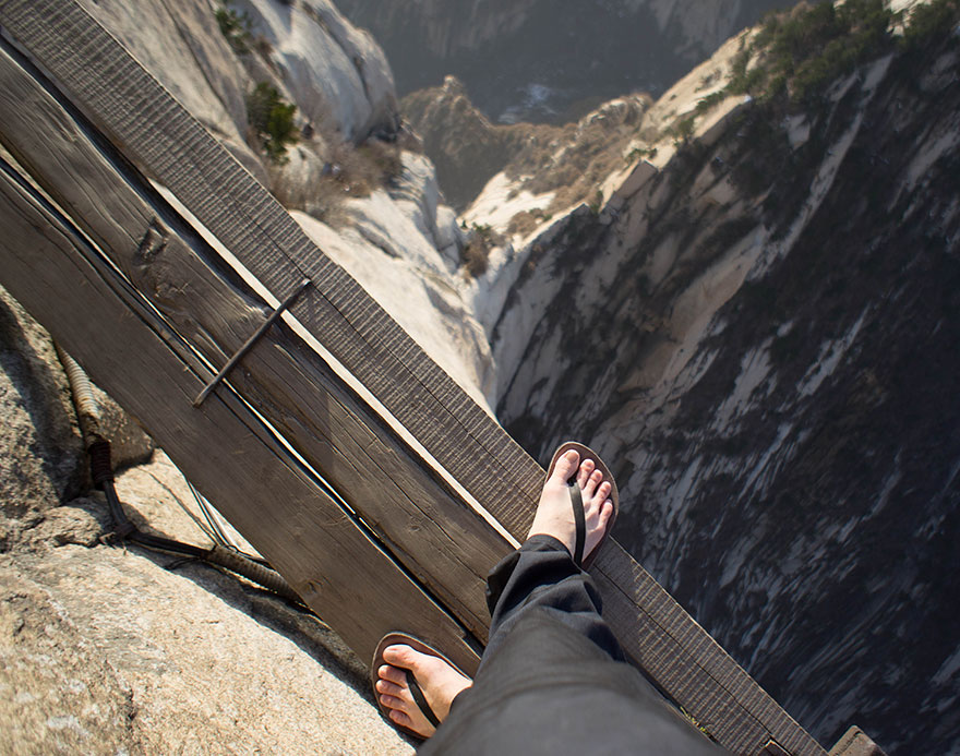 hiking-trail-huashan-mountain-china-8 hiking-trail-huashan-mountain-china-8