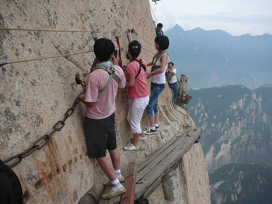 hiking-trail-huashan-mountain-china-9 hiking-trail-huashan-mountain-china-9