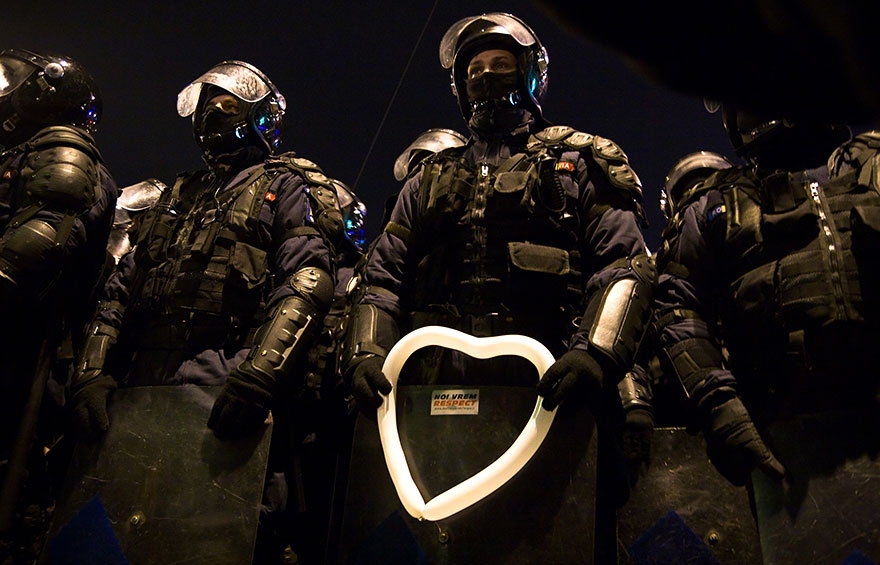 moments-of-peace-during-protests-16