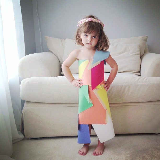 4-year-old-girl-paper-dresses-2sisters-angie-mayhem-2 4-year-old-girl-paper-dresses-2sisters-angie-mayhem-2