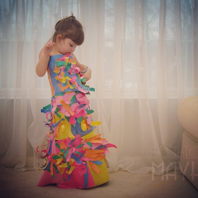 4-year-old-girl-paper-dresses-2sisters-angie-mayhem-3 4-year-old-girl-paper-dresses-2sisters-angie-mayhem-3