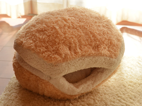 cat-burger-bed-maru-1 cat-burger-bed-maru-1