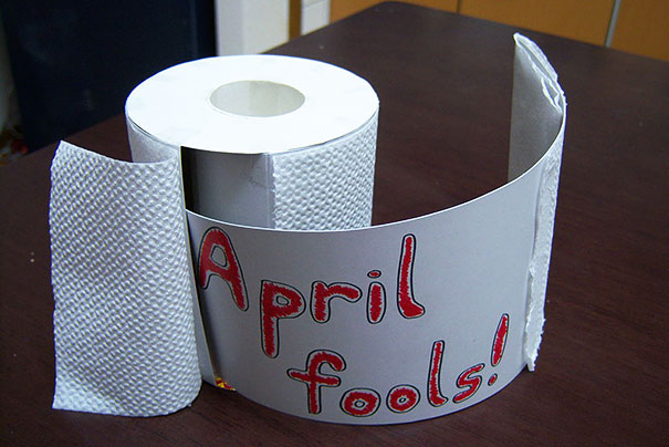 funny-aprils-fool-office-pranks-11 funny-aprils-fool-office-pranks-11