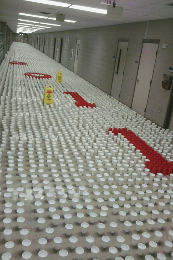 funny-aprils-fool-office-pranks-25 funny-aprils-fool-office-pranks-25