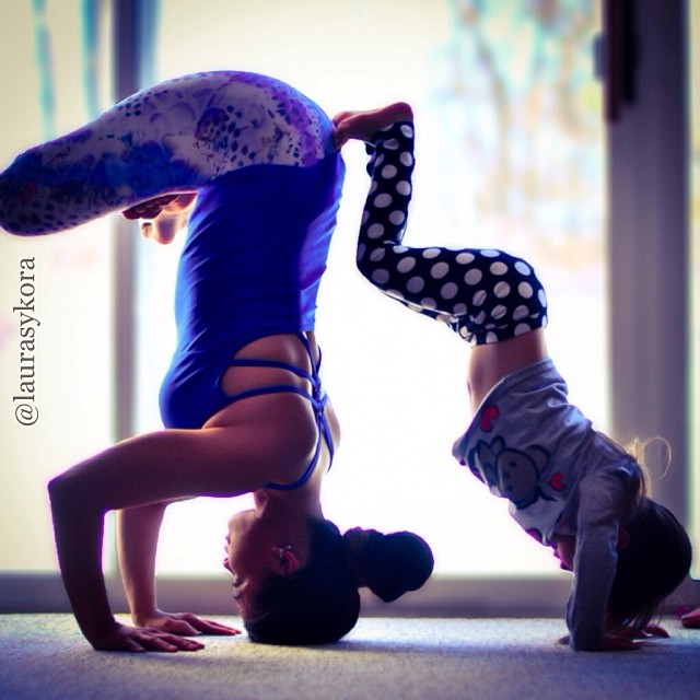 mom-and-daughter-yoga-laura-kasperzak-10 mom-and-daughter-yoga-laura-kasperzak-10