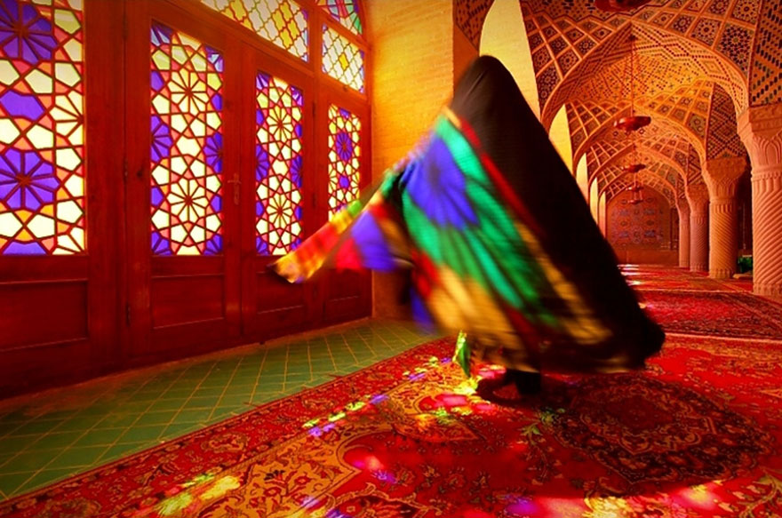 Every Morning, This Stunning Mosque In Iran Is Illuminated With All Of The Colors Of The Rainbow Every Morning, This Stunning Mosque In Iran Is Illuminated With All Of The Colors Of The Rainbow