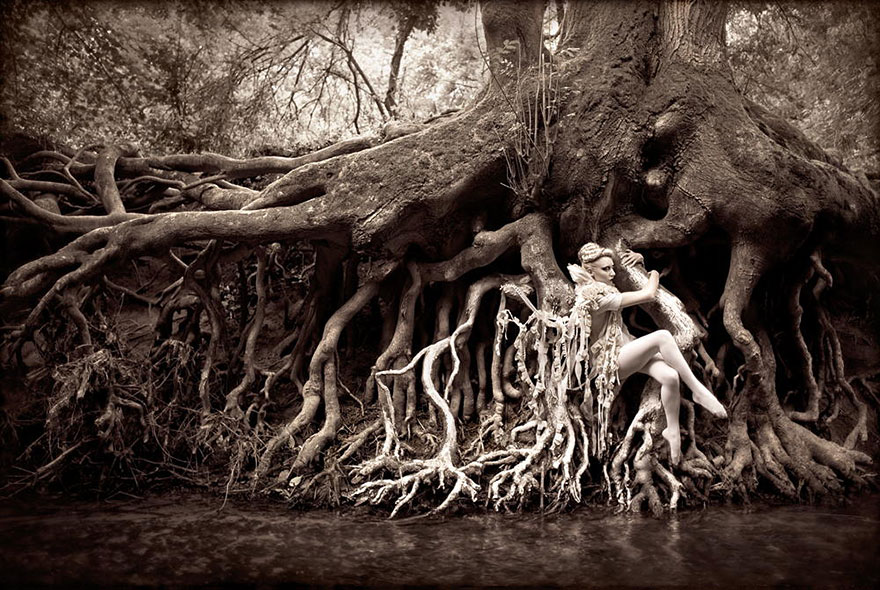 surreal-photography-kirsty-mitchell-30 surreal-photography-kirsty-mitchell-30