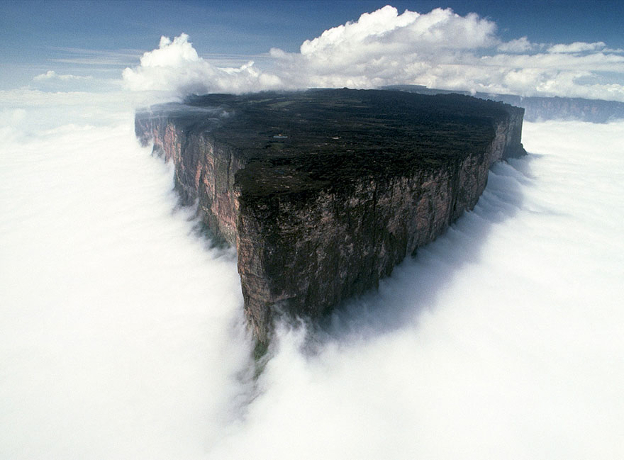 Mountain in clounds Mount Roraima, Venezuela/Brazil/Guyana Mountain in clounds Mount Roraima, Venezuela/Brazil/Guyana