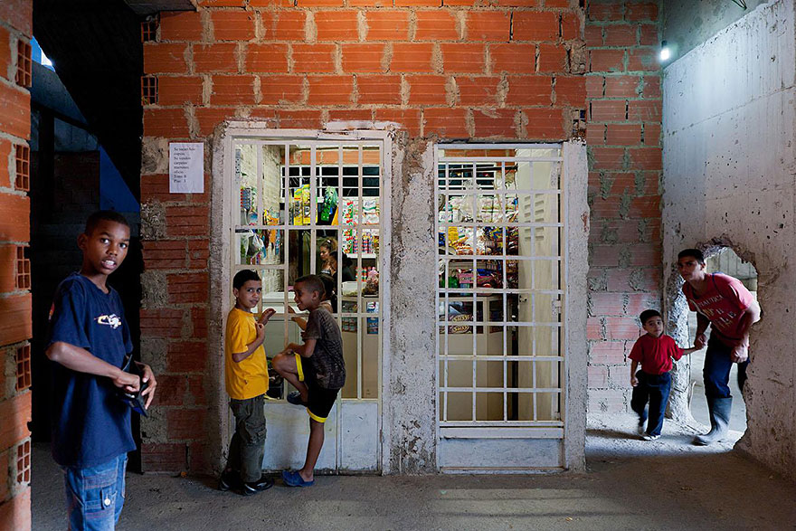 tower-of-david-caracas-abandoned-skyscraper-iwan-baan-1