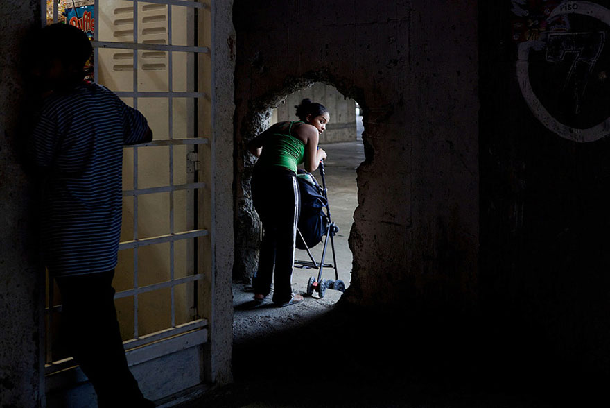 tower-of-david-caracas-abandoned-skyscraper-iwan-baan-4 tower-of-david-caracas-abandoned-skyscraper-iwan-baan-4