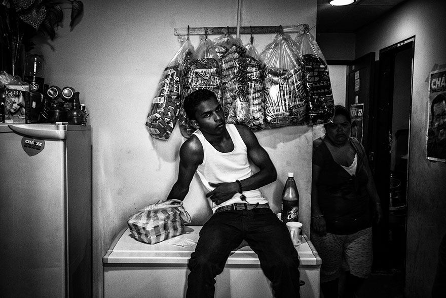 tower-of-david-caracas-abandoned-skyscraper-sebastian liste-2