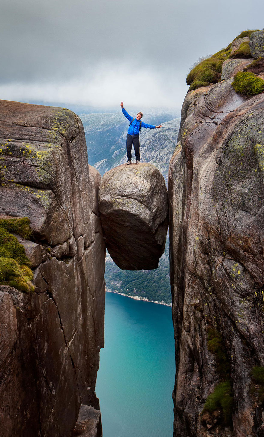 30 Death-Defying Photos That Will Make Your Heart Skip A Beat 30 Death-Defying Photos That Will Make Your Heart Skip A Beat