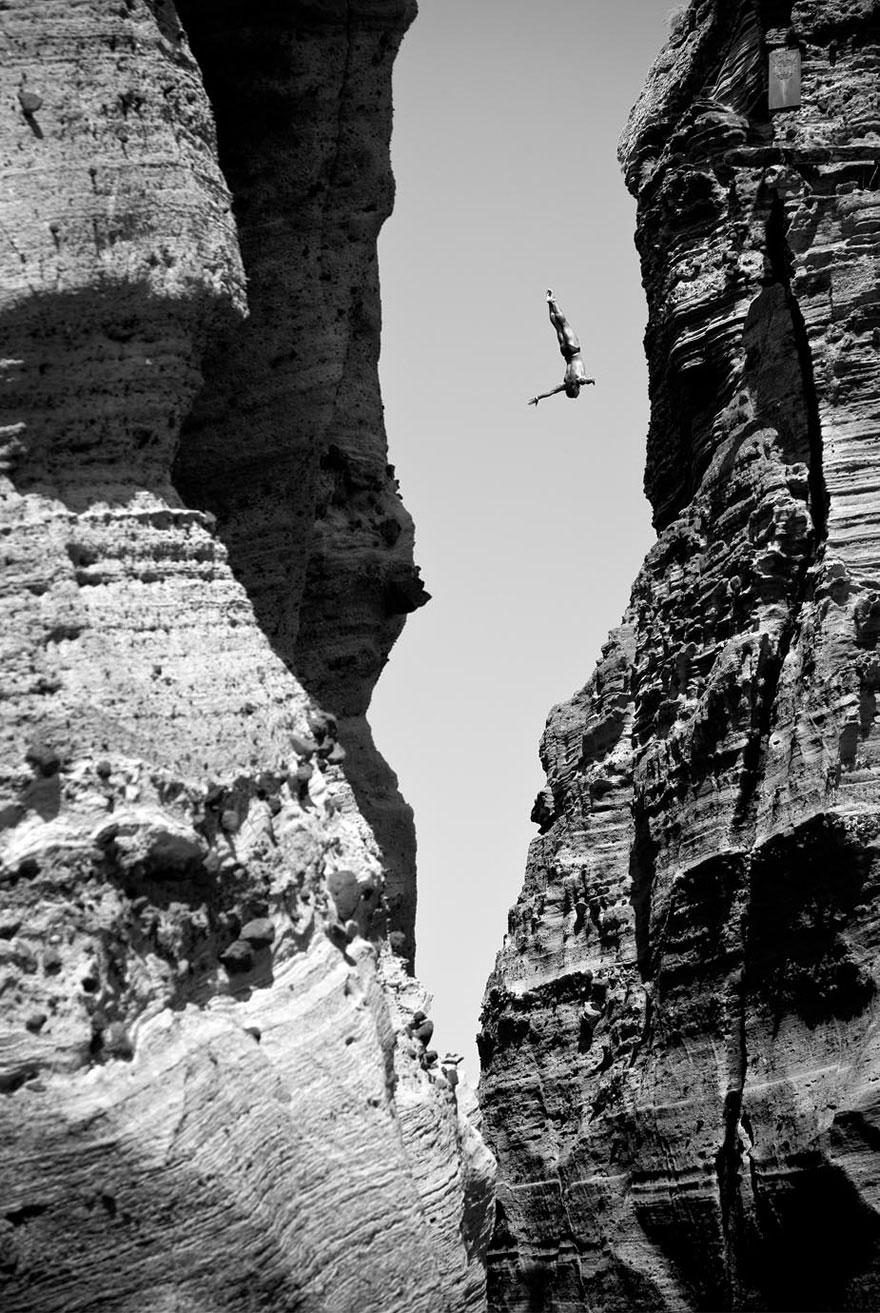 30 Death-Defying Photos That Will Make Your Heart Skip A Beat 30 Death-Defying Photos That Will Make Your Heart Skip A Beat