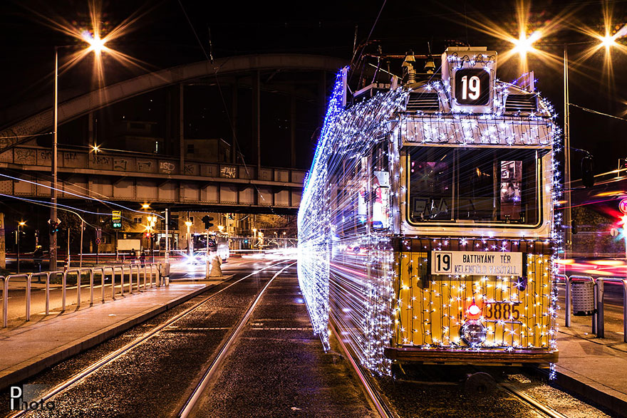 30,000 LED Lights Make The Trams In Budapest Look Like Time Machines 30,000 LED Lights Make The Trams In Budapest Look Like Time Machines