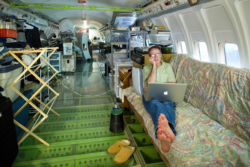 retired-boeing-727-recycled-home-bruce-campbell-1 retired-boeing-727-recycled-home-bruce-campbell-1