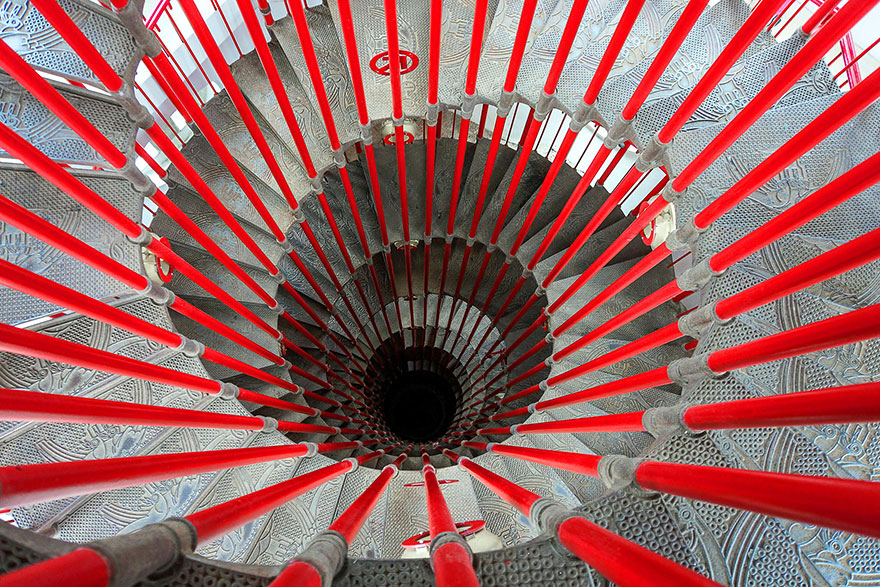 30 Mesmerizing Examples of Spiral Staircase Photography 30 Mesmerizing Examples of Spiral Staircase Photography