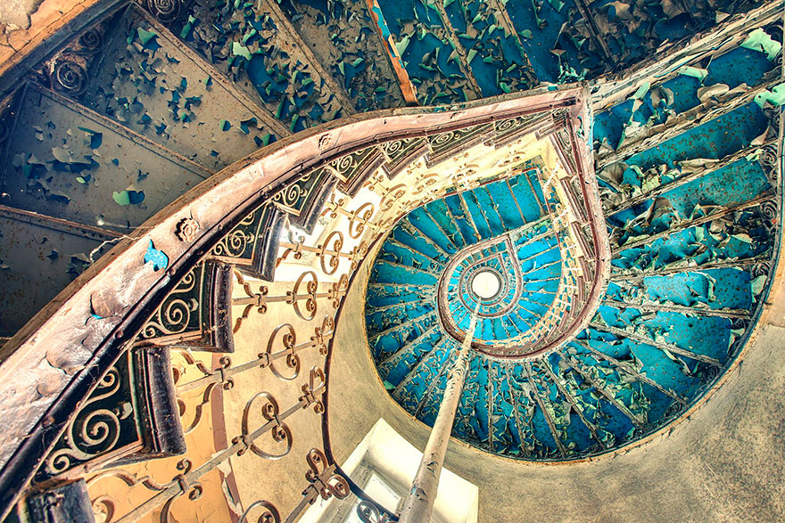 30 Mesmerizing Examples of Spiral Staircase Photography 30 Mesmerizing Examples of Spiral Staircase Photography