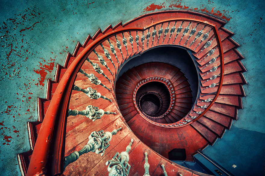 30 Mesmerizing Examples of Spiral Staircase Photography 30 Mesmerizing Examples of Spiral Staircase Photography