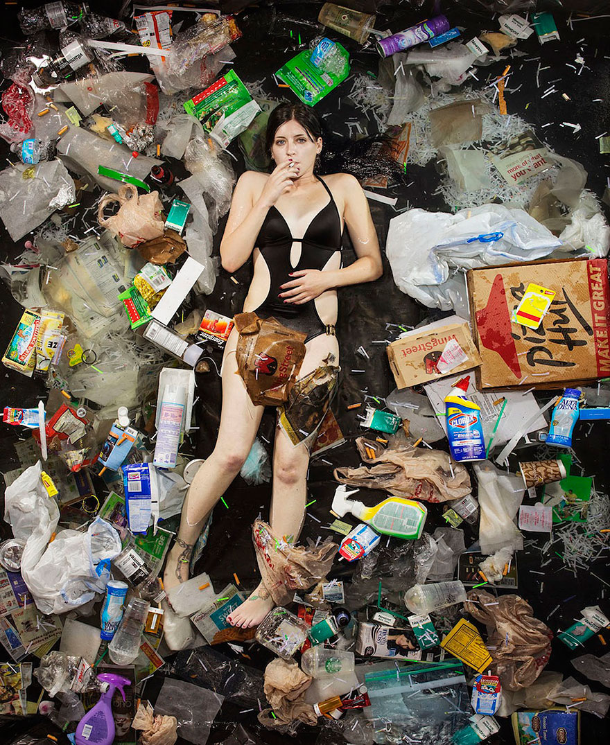 7-days-of-garbage-environmental-photography-gregg-segal-11 7-days-of-garbage-environmental-photography-gregg-segal-11
