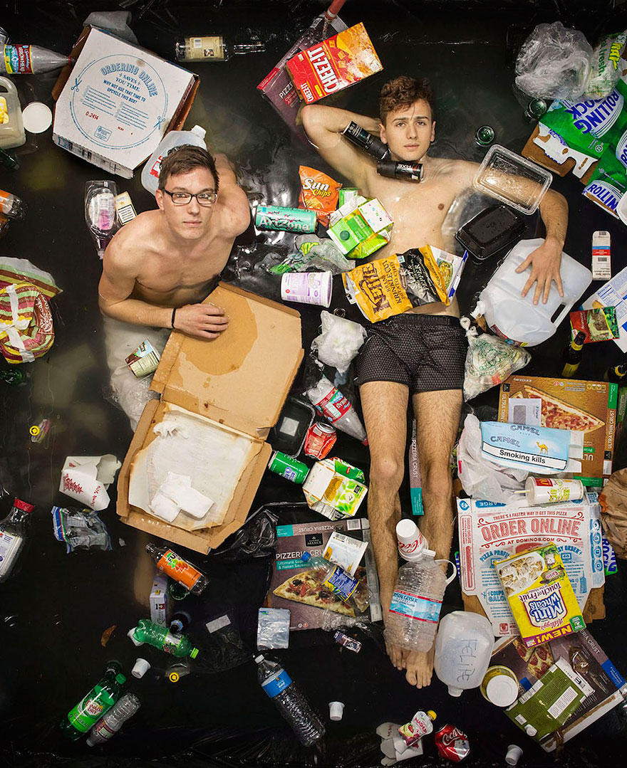 7-days-of-garbage-environmental-photography-gregg-segal-4 7-days-of-garbage-environmental-photography-gregg-segal-4