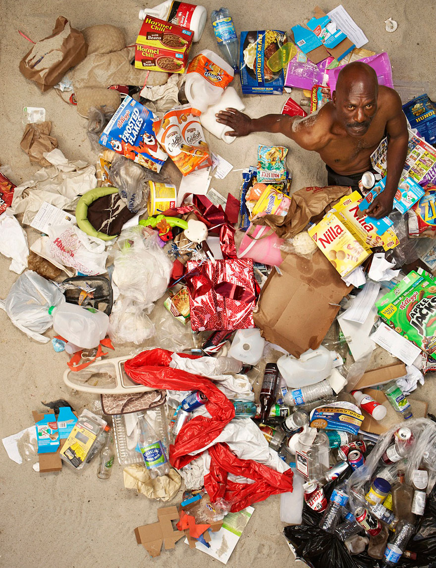 7-days-of-garbage-environmental-photography-gregg-segal-5 7-days-of-garbage-environmental-photography-gregg-segal-5