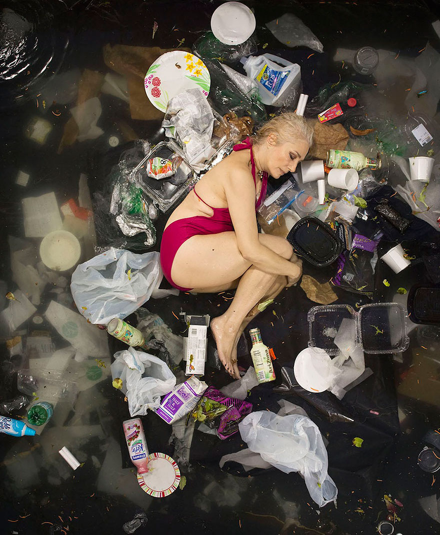 7-days-of-garbage-environmental-photography-gregg-segal-7 7-days-of-garbage-environmental-photography-gregg-segal-7