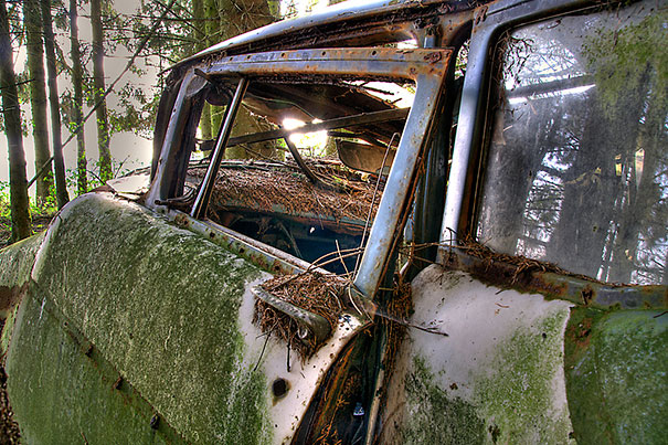 chatillon-car-graveyard-abandoned-cars-cemetery-belgium-12 chatillon-car-graveyard-abandoned-cars-cemetery-belgium-12