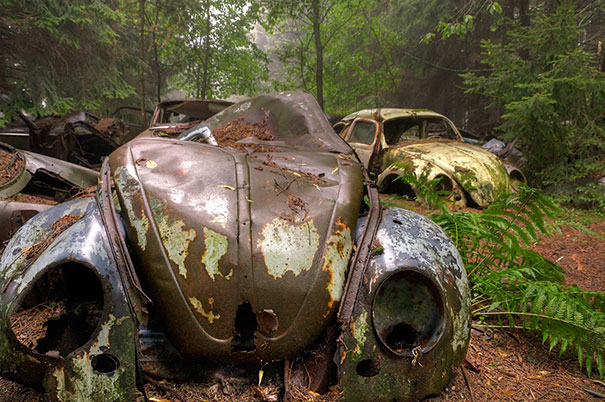 chatillon-car-graveyard-abandoned-cars-cemetery-belgium-2 chatillon-car-graveyard-abandoned-cars-cemetery-belgium-2