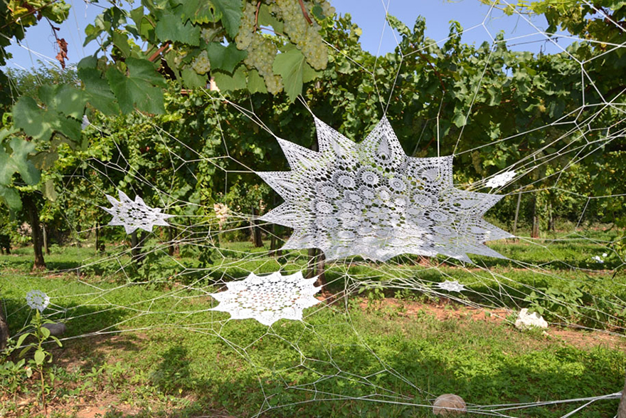 crochet-lace-street-art-nespoon-11 crochet-lace-street-art-nespoon-11