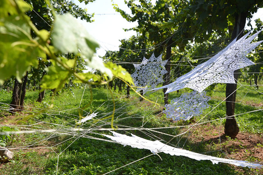 crochet-lace-street-art-nespoon-18 crochet-lace-street-art-nespoon-18