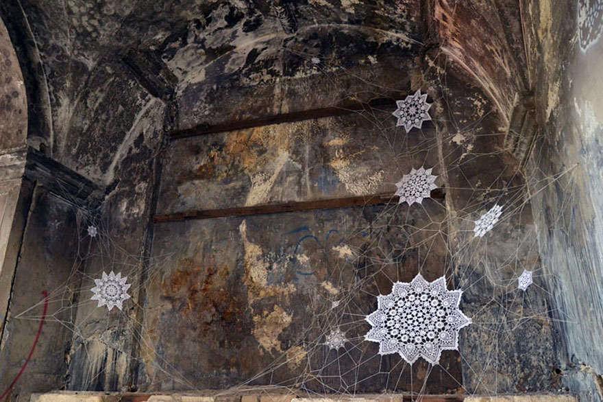 crochet-lace-street-art-nespoon-23 crochet-lace-street-art-nespoon-23