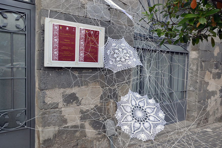 crochet-lace-street-art-nespoon-5 crochet-lace-street-art-nespoon-5