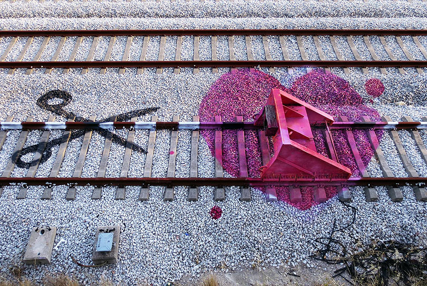 railway-train-tracks-portugal-street-art-artur-bordalo-3 railway-train-tracks-portugal-street-art-artur-bordalo-3